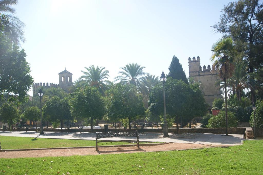 Hostal Alcazar I Cordoba Exterior photo